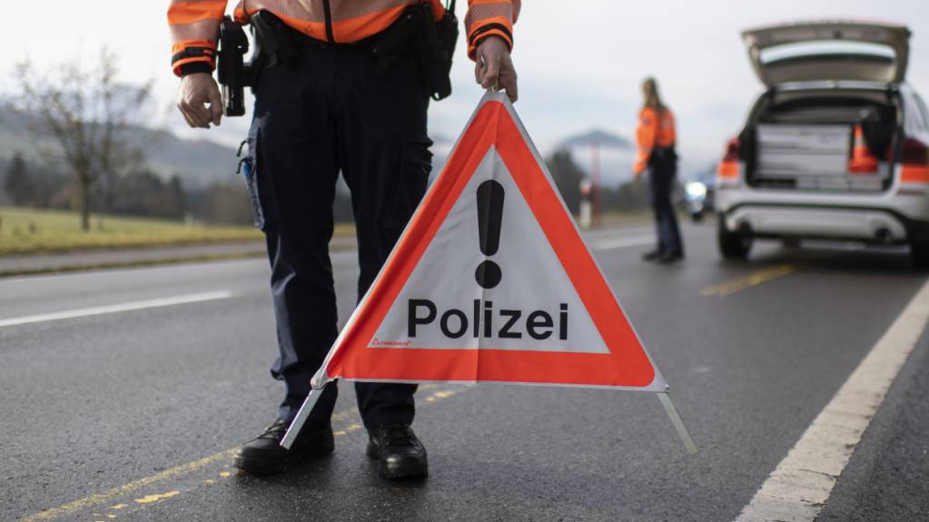 Die Ausserrhoder Polizei führte über das Pfingstwochenende Geschwindigkeitskontrollen durch und stoppte unter anderem einen Raser. (Symbolbild)