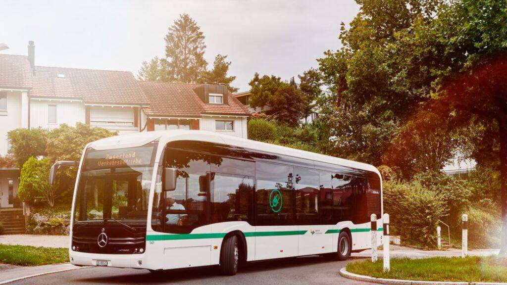 Die Zugerland Verkehrsbetriebe setzen auf einer Buslinie nur noch batteriebetriebene Fahrzeuge ein.