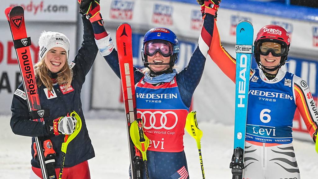 Die ersten drei im ersten Weltcup-Slalom des Winters (v.l.): Katharina Liensberger, Mikaela Shiffrin, Lena Dürr