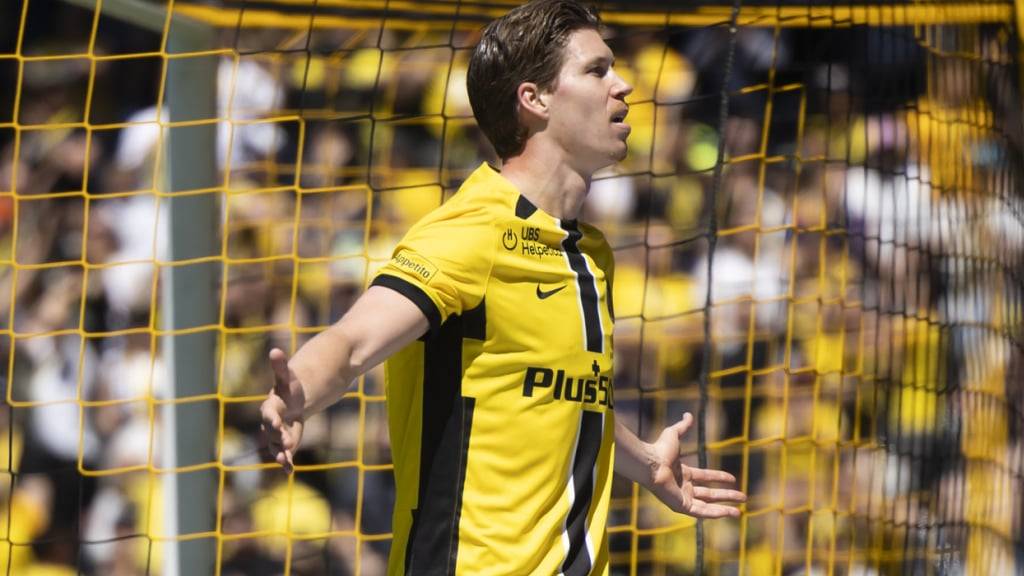 Cedric Itten lässt sich von den YB-Fans bejubeln