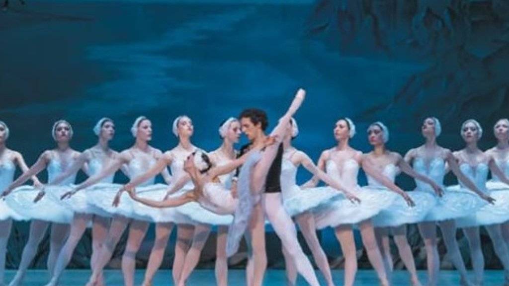 Für manche ist es Kitsch, anderen wärmt klassisches russisches Ballett traditionell im Winter die Herzen: Auch dieses Jahr tourt das Staatliche Russische Ballett Moskau mit «Nussknacker» und «Schwanensee» durch Deutschland und die Schweiz. (zVg)