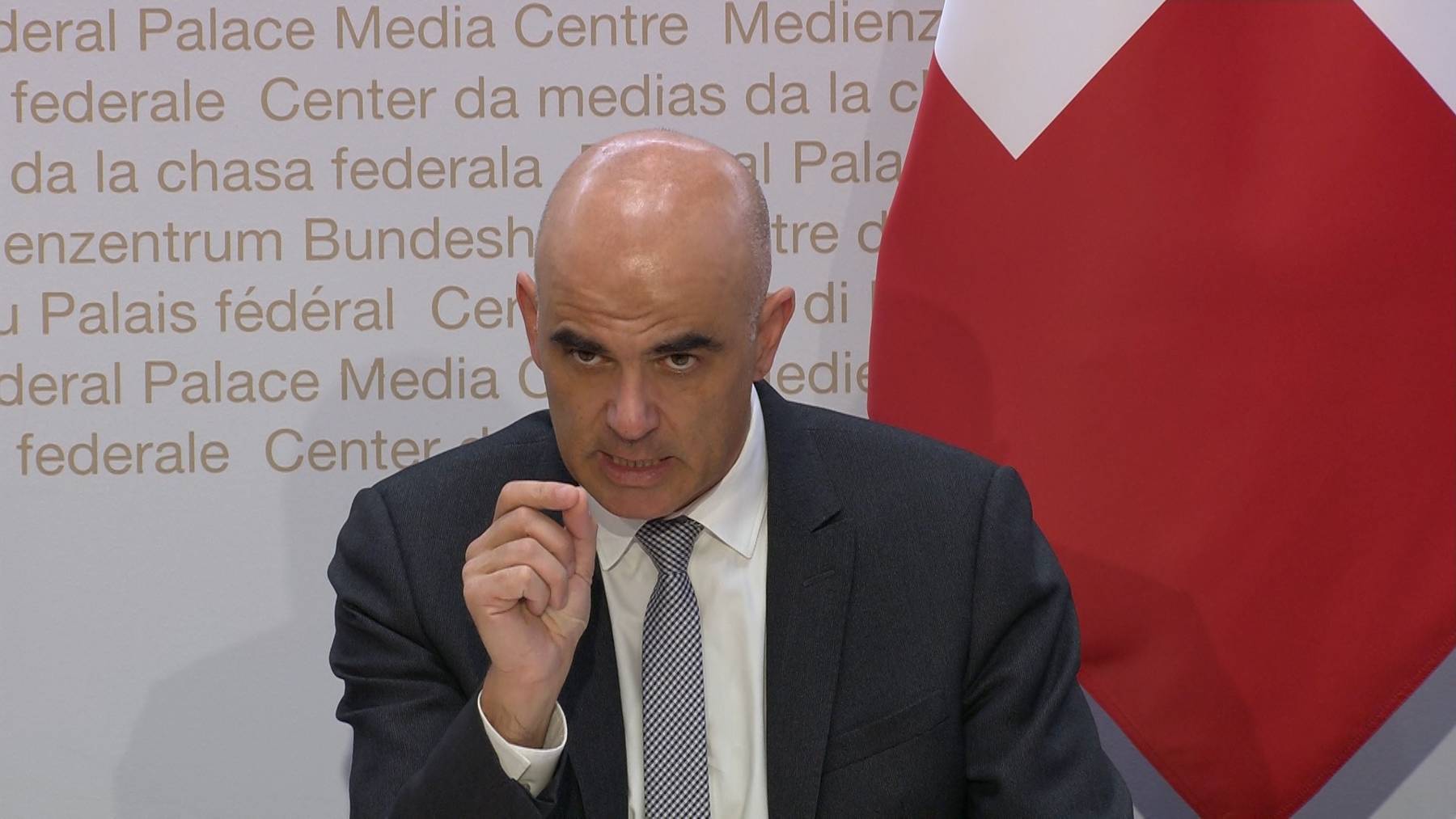 Kommt am Mittwoch die Maskenpflicht im Freien? - FM1Today