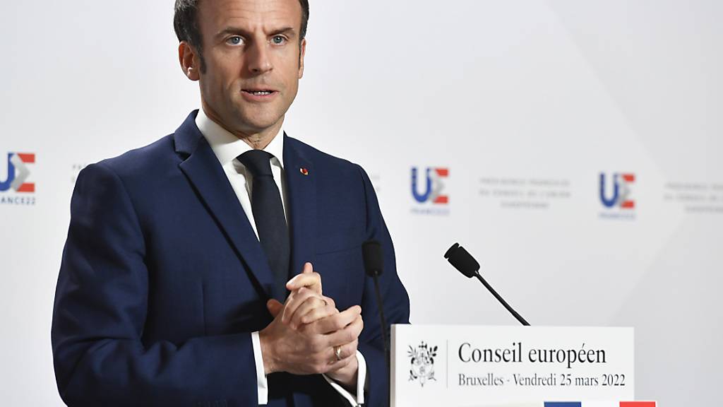 Emmanuel Macron, Präsident von Frankreich, spricht während einer Pressekonferenz nach einem EU-Gipfel. Foto: Geert Vanden Wijngaert/AP/dpa