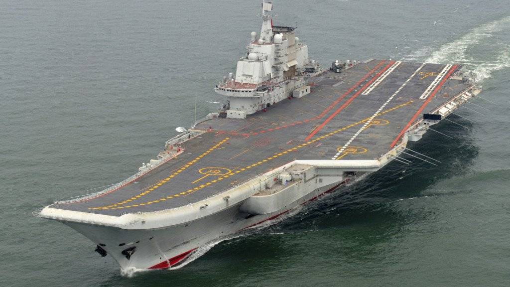 Der chinesische Flugzeugträger Liaoning. China wird in den nächsten Jahren massiv mehr Geld für die Verteidigung ausgeben. (Archiv)