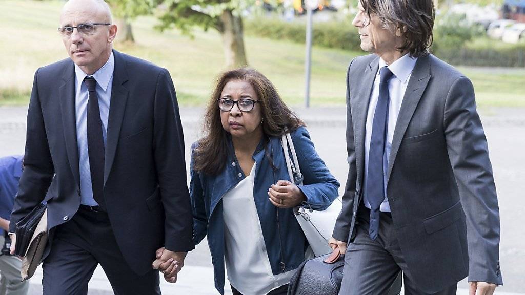 Die Eltern der getöteten Marie betraten am Donnerstag zusammen mit ihrem Anwalt Jacques Barillon das Waadtländer Kantonsgericht.