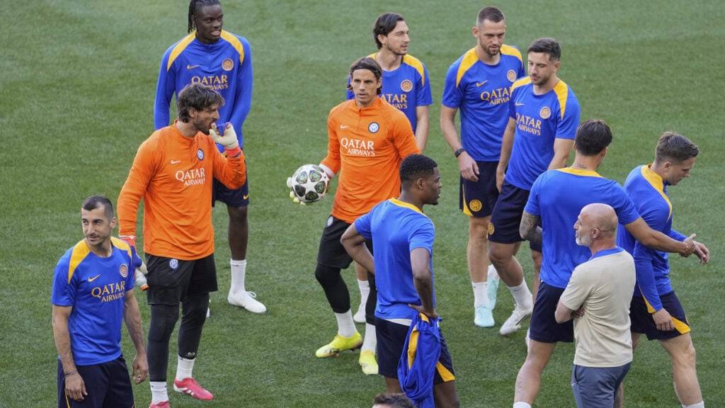 Mittendrin statt nur dabei: Yann Sommer im Abschlusstraining Inter Mailands vor dem Final in der Champions League gegen Paris Saint-Germain