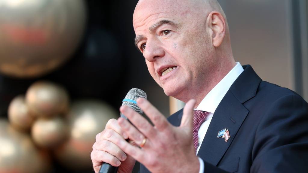 In Bedrängnis: Nach einer Reihe anderer nationaler Verbände zieht auch der Schweizer Fussballverband seine Unterstützung für eine weitere Amtszeit des FIFA-Präsidenten Gianni Infantino zurück