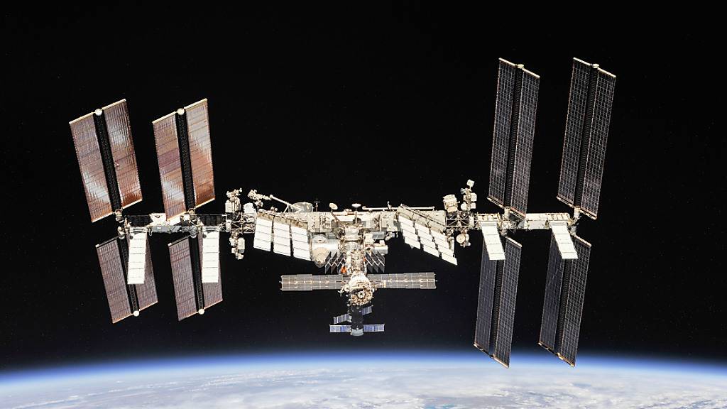 Internationale Raumstation ISS weicht Weltraumschrott aus