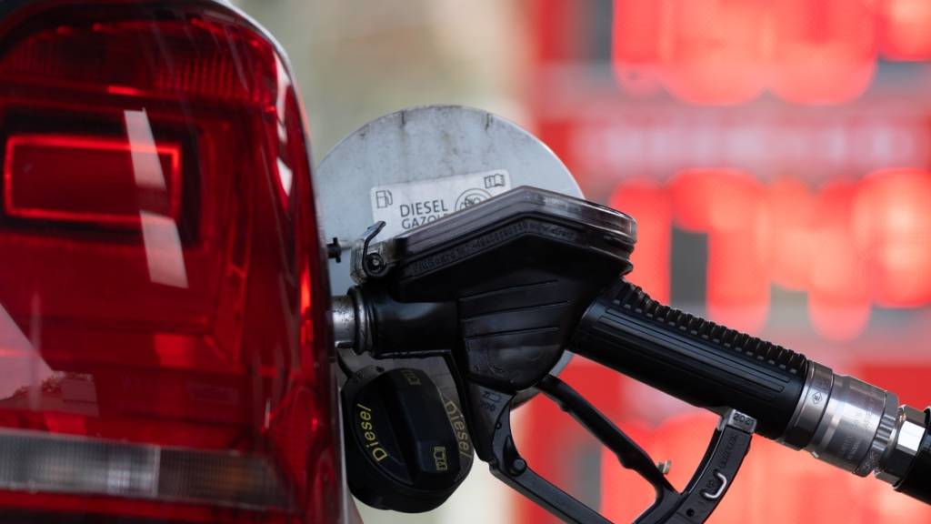 Seit der Waffenrufe ist nur der Preis für Diesel leicht gesunken. (Archivbild)