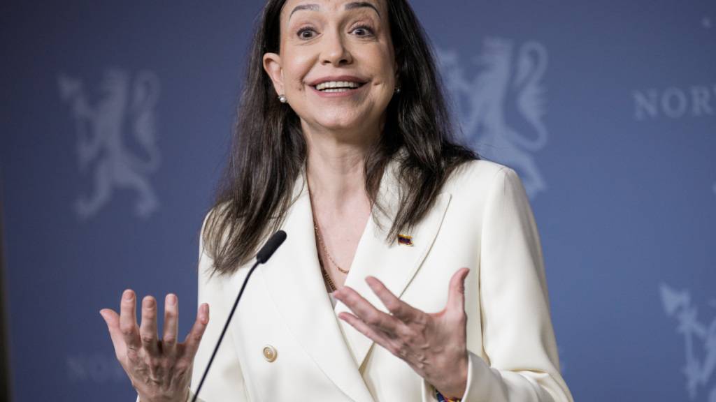 Friedensnobelpreisträgerin Maria Corina Machado während einer Pressekonferenz in der Regierungsvertretung in Oslo. Foto: Stian Lysberg Solum/NTB/dpa