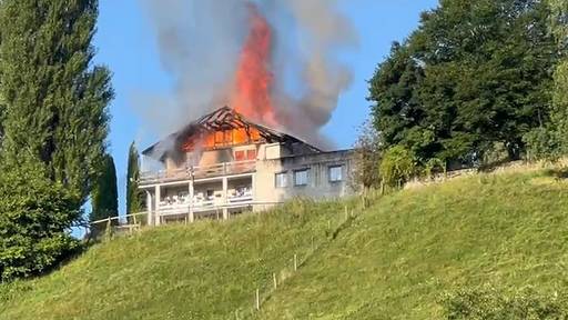 Wohnhaus in Strengelbach brennt lichterloh