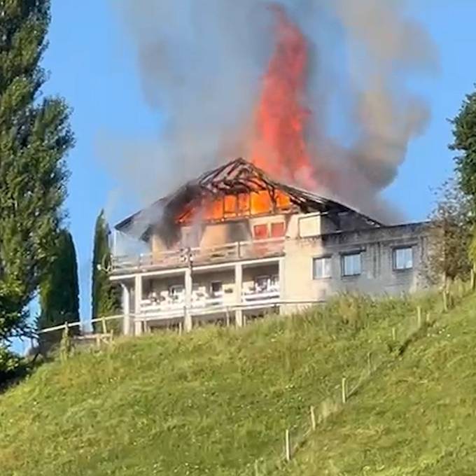 Wohnhaus in Strengelbach brennt lichterloh – 94-jährige Frau stirbt