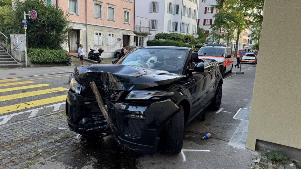 Autodieb bricht nach Unfall zusammen und muss reanimiert werden