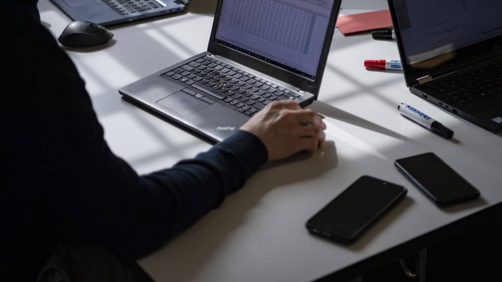 In der Schweiz häufen sich Betrugsfälle in Bankgeschäften. Im vergangenen Jahr war das Thema Betrug im Büro des Bankenombudsman erstmals die häufigste Problemursache.(Symbolbild)