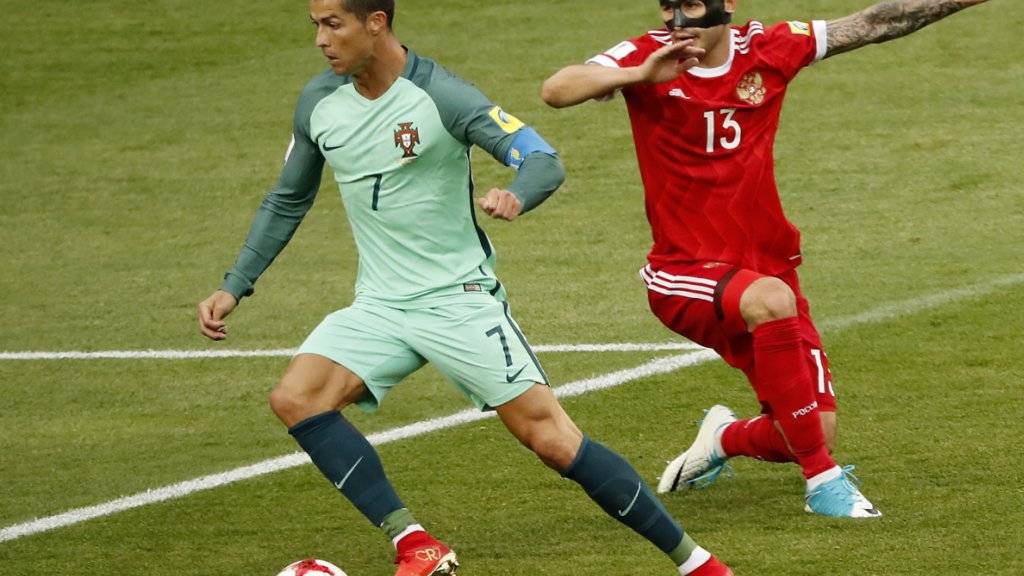 Cristiano Ronaldo (am Ball) strebt eine Einigung mit den Behörden an