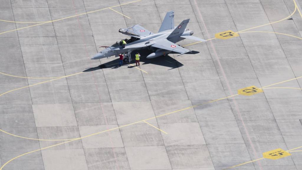 Die Kampfflugzeuge F/A-18 der Schweizer Luftwaffe haben noch nicht ausgedient. (Archivbild)