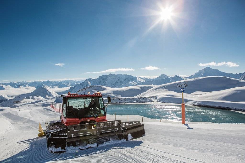 In Samnaun profitieren Hotelgäste, wenn im Dorf zu wenig Schnee liegt. Bild: Keystone