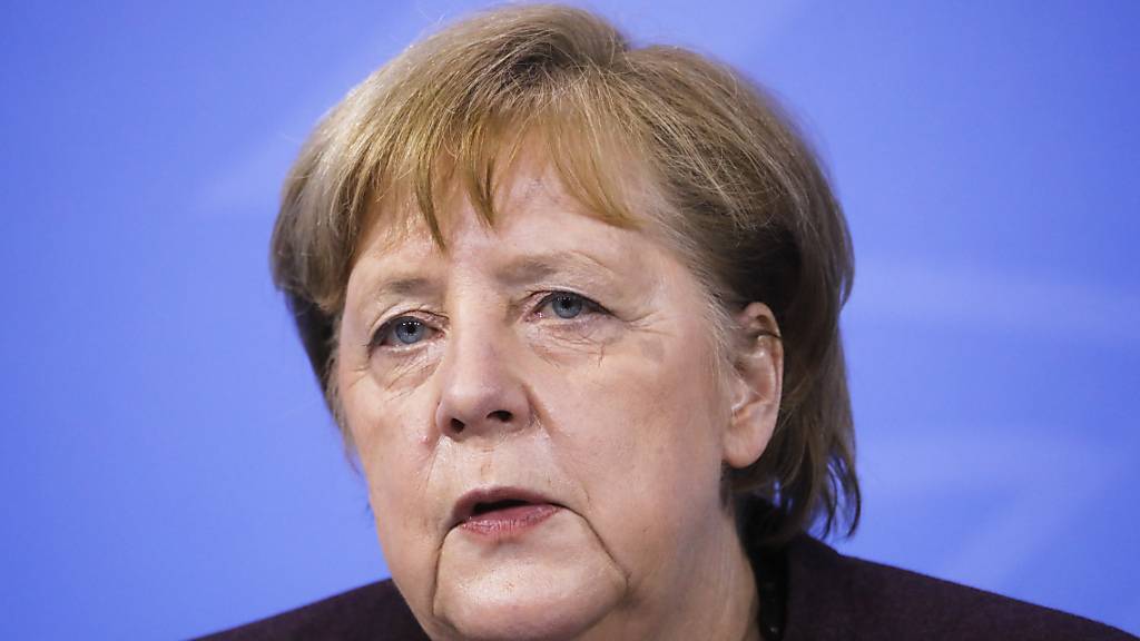 Bundeskanzlerin Angela Merkel (CDU) spricht während einer Pressekonferenz nach einer Videokonferenz mit den Ministerpräsidenten der Länder im Kanzleramt. Foto: Markus Schreiber/AP/dpa