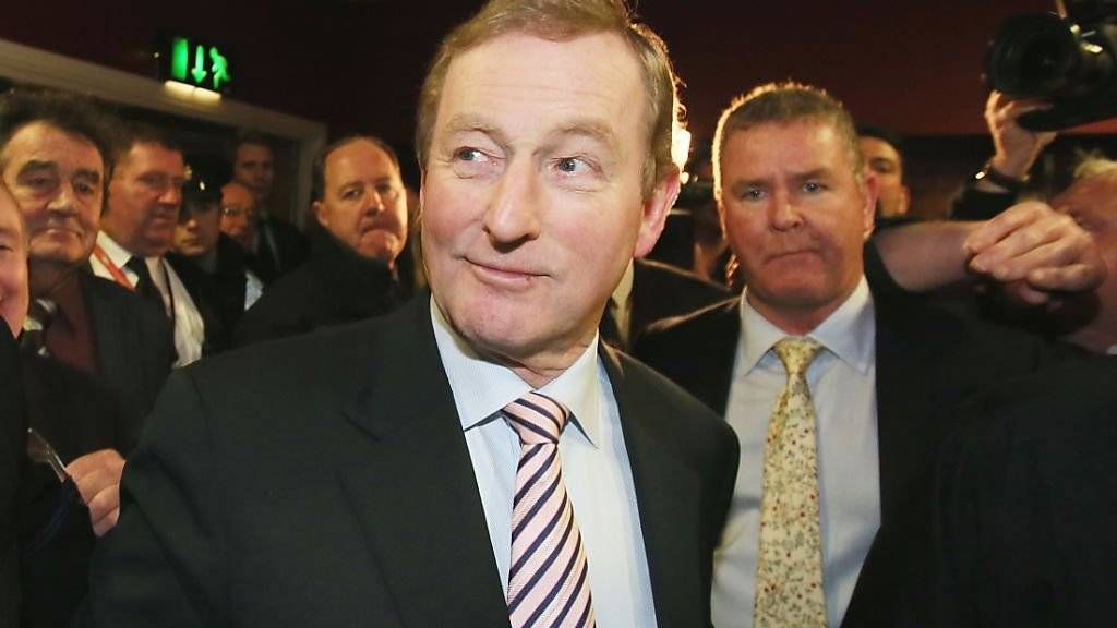 Gute Miene zum schlechten Wahlresultat: Irlands Ministerpräsident Enda Kenny will weiterregieren.