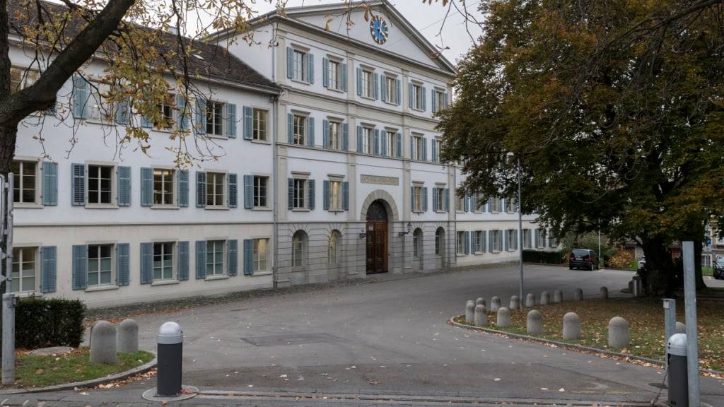 Vor dem Zürcher Obergericht mussten sich am Donnerstag zwei Männer verantworten, die eine 13-jährige sexuell missbraucht haben sollen. (Symbolbild)
