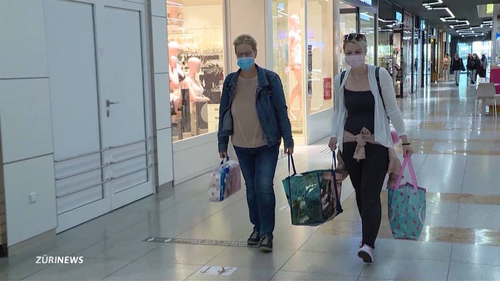 Einkaufstouristen schlagen Profit aus der Grenzöffnung