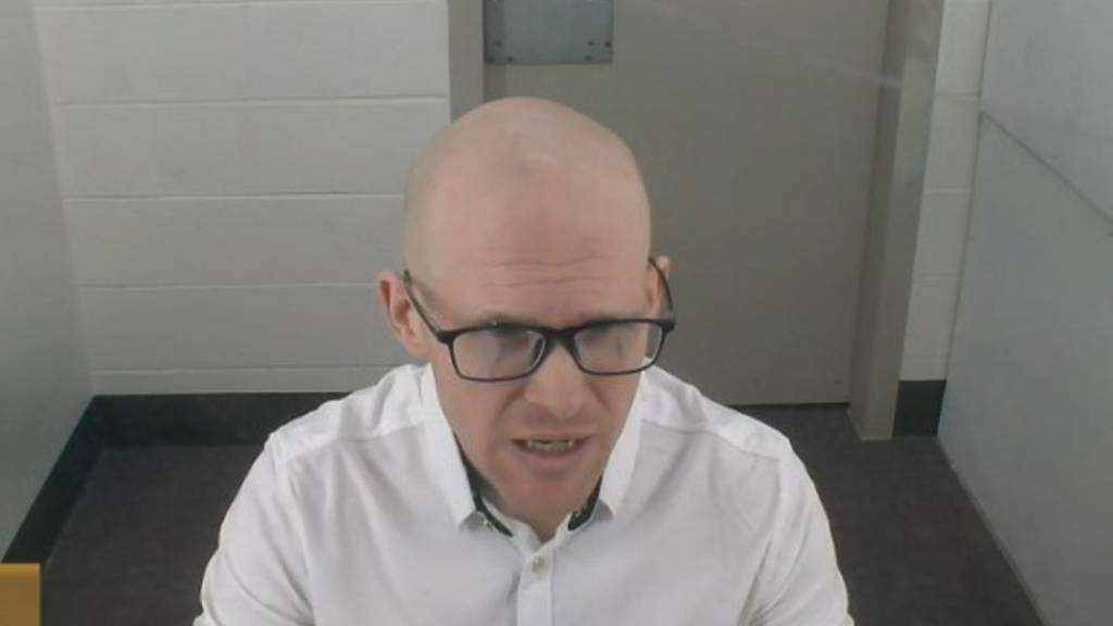 HANDOUT - Brenton Tarrant erscheint per Videoübertragung aus dem Auckland-Gefängnis in Auckland vor Gericht. Foto: New Zealand Court of Appeal/New Zealand Court of Appeal/AP/dpa