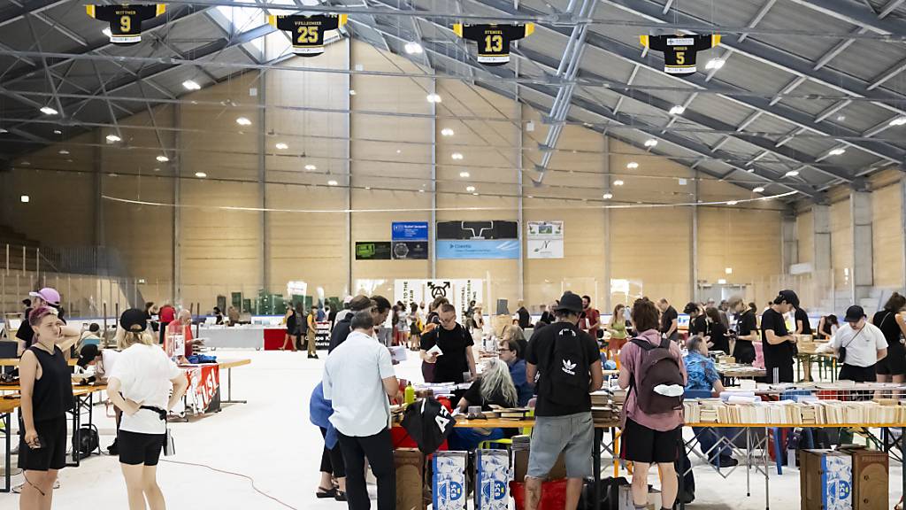 Veranstaltungen, Diskussionen und Bücherstände: Am internationalen antiautoritären Treffen in St-Imier kam es zu keinen nennenswerten Zwischenfällen.