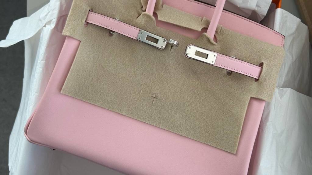 Eine Frau aus dem Kanton Zug wollte diese Birkin-Bag von Hermès nach Deutschland schmuggeln.