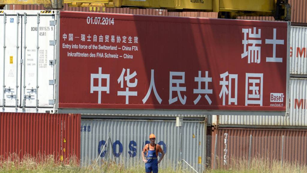 Der chinesische Aussenhandel zeigt keine Anzeichen einer Erholung: Nach bereits starken Rückgängen in den Vormonaten sanken die Exporte im Juli im Jahresvergleich um 14,5 Prozent, wie die Zollbehörde am Dienstag in Peking mitteilte. (Symbolbild)