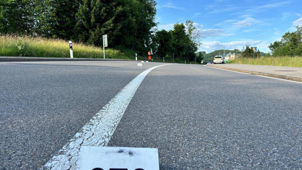 Nach dem Unfall sicherte die Polizei Spuren.