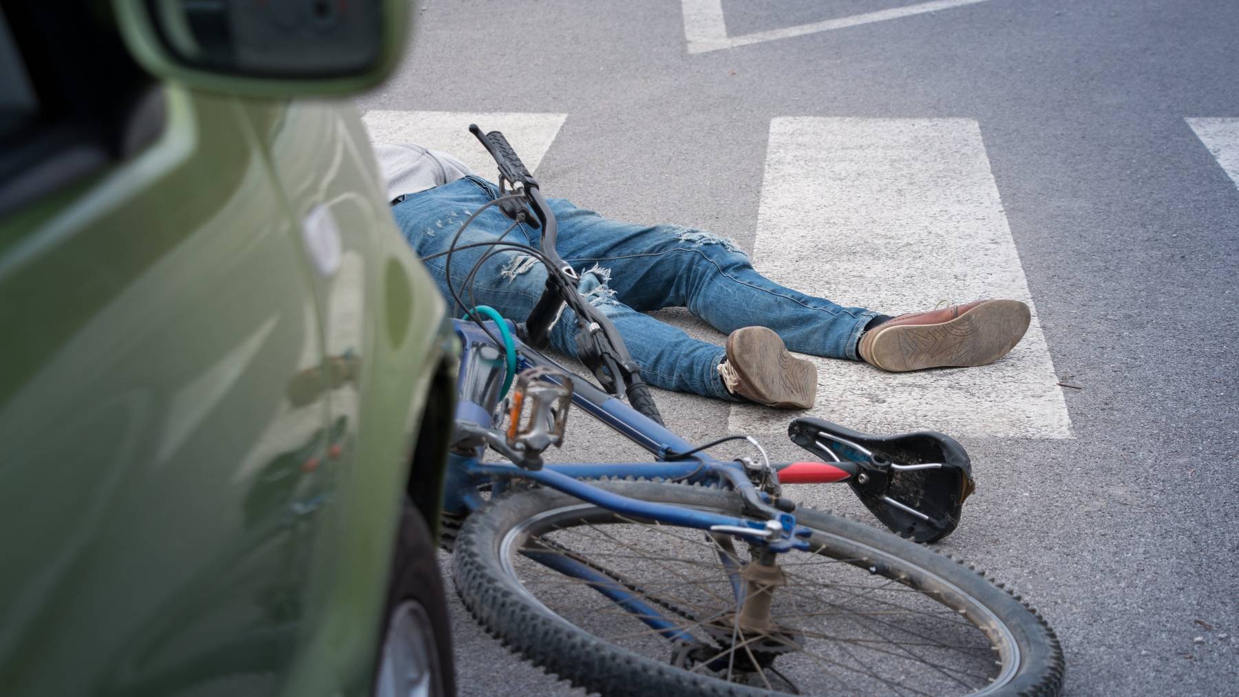 Der Velofahrer wurde unbestimmt verletzt. (Symbolbild)