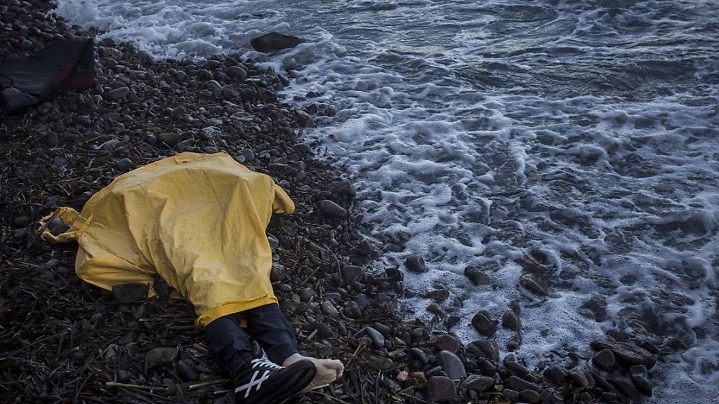 Zwischen 2014 und 2018 waren es insgesamt fast 1600 Kinder und Jugendliche im Zusammenhang mit Migration gestorben - allein 678 davon bei der Reise über das Mittelmeer. (Symbolbild)