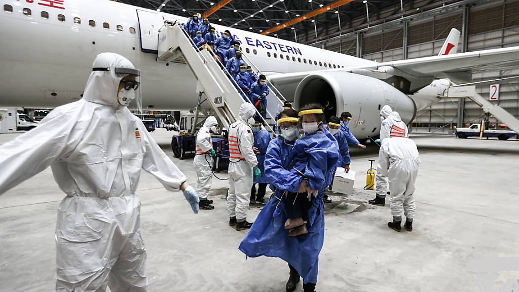 China meldet am Montag, dass zahlreiche Neuerkranken mit dem Coronavirus auf Rückkehrer aus dem Ausland zurückzuführen seien.