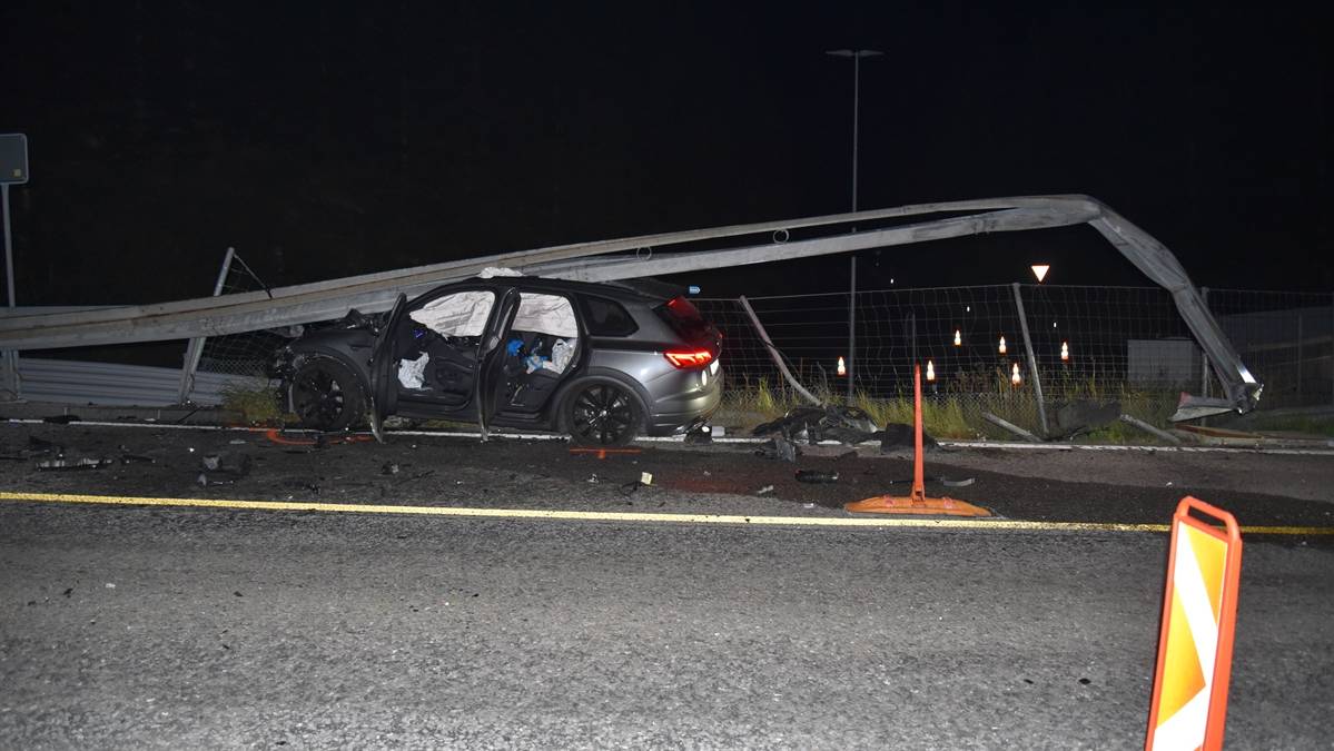 Das Auto des deutschen Fahrers wurde durch den Unfall total beschädigt.