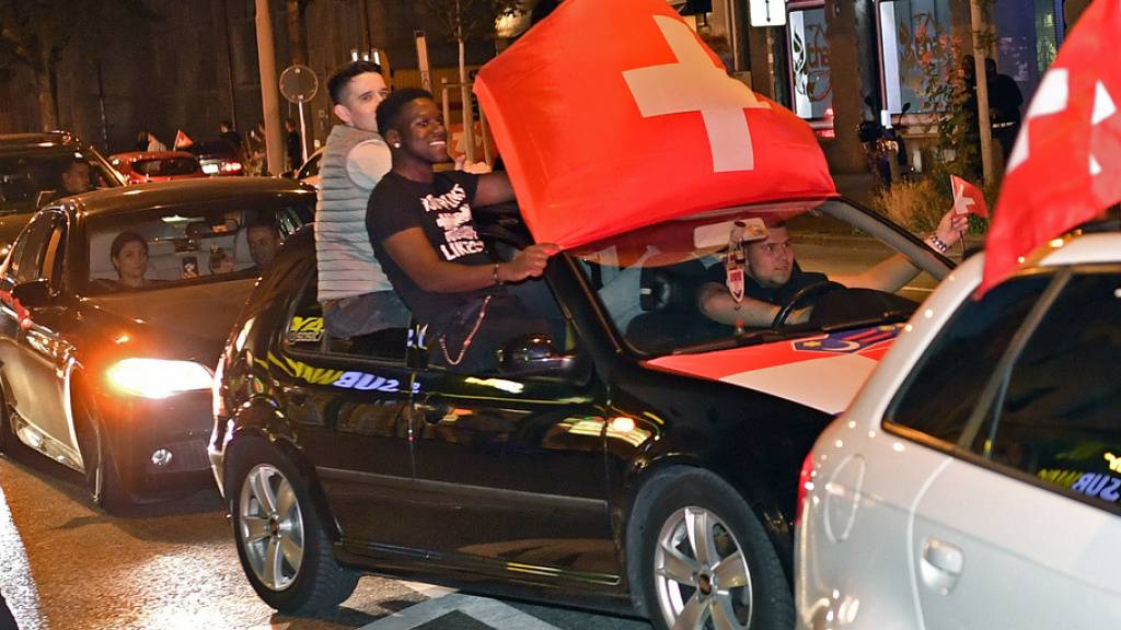 Zürcher Polizei will bei feiernden Fussball-Fans Augenmass bewahren