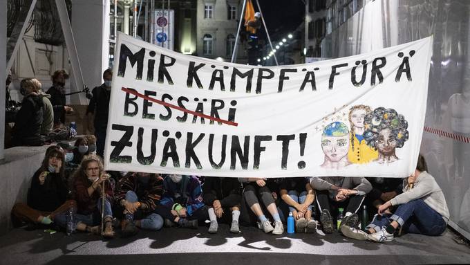Klimaaktivisten besetzen in Bern den Bundesplatz