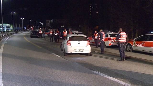 Polizisten wegen Einbrechern auf der Lauer