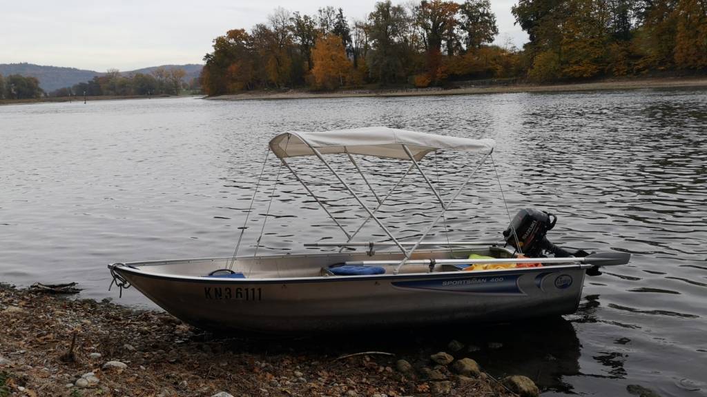 In Dörflingen SH haben Unbekannte ein Motorboot gestohlen.