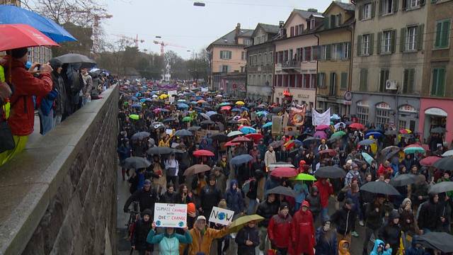 Rekord-Klimademo: 12'000 marschieren in Zürich