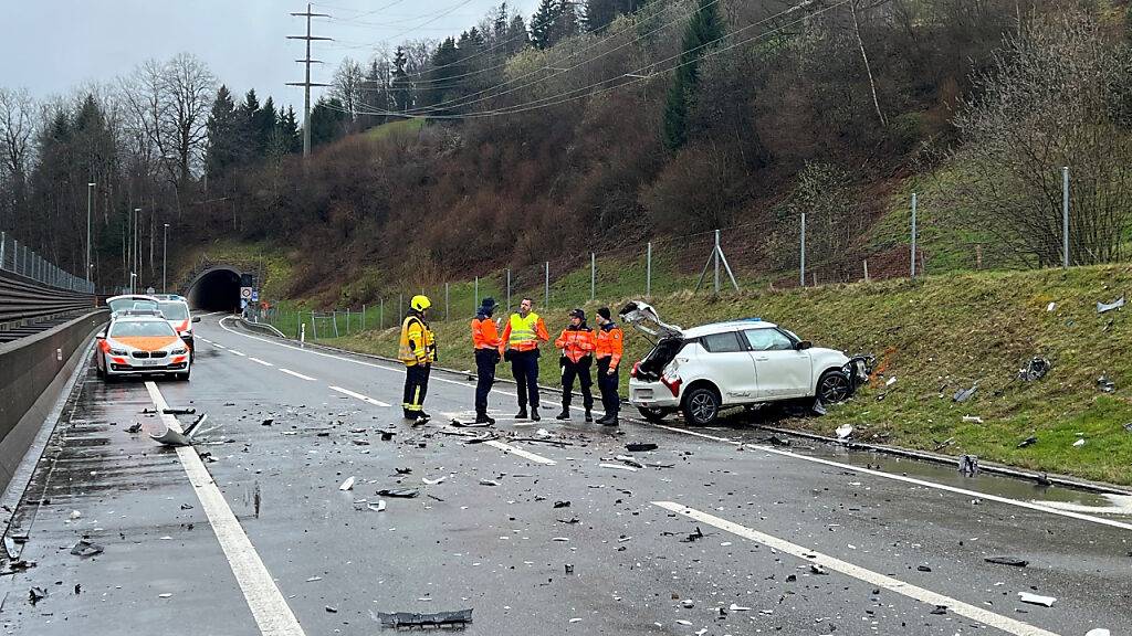 Autofahrerin stirbt bei Frontalkollision mit Lastwagen in Wattwil