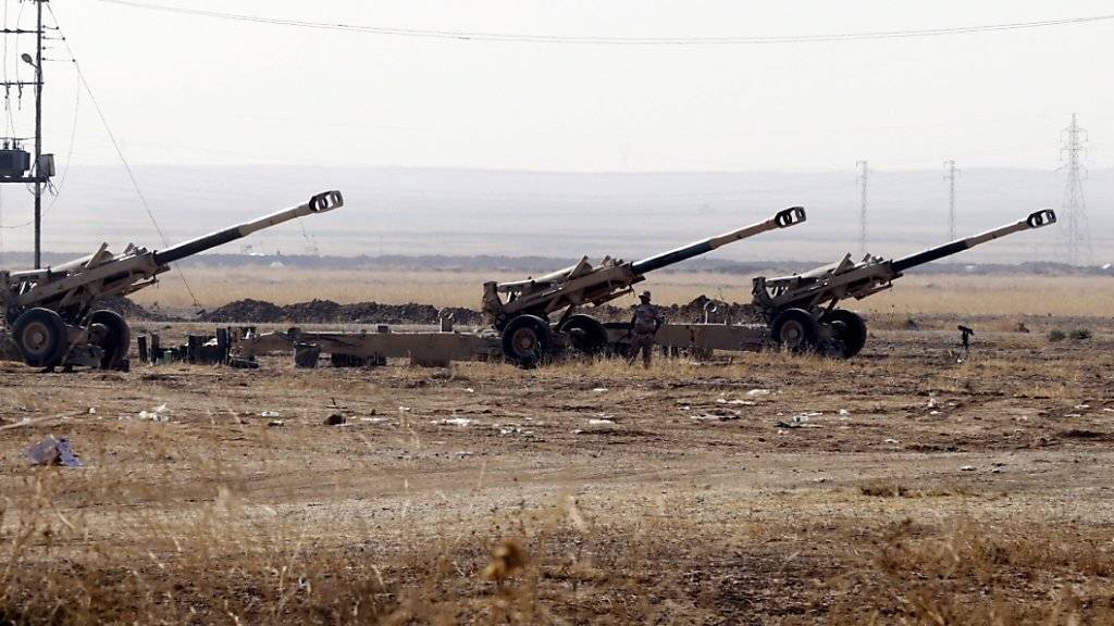 Irakische Artillerie-Waffen im Einsatz bei der Offensive auf Mossul. Auch die Türkei will in die Offensive eingreifen - auf Bitten der Peschmerga.