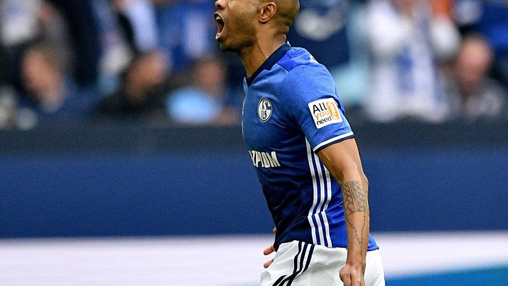 Schalkes Naldo freut sich nach seinem Tor über den Derby-Sieg gegen Dortmund.