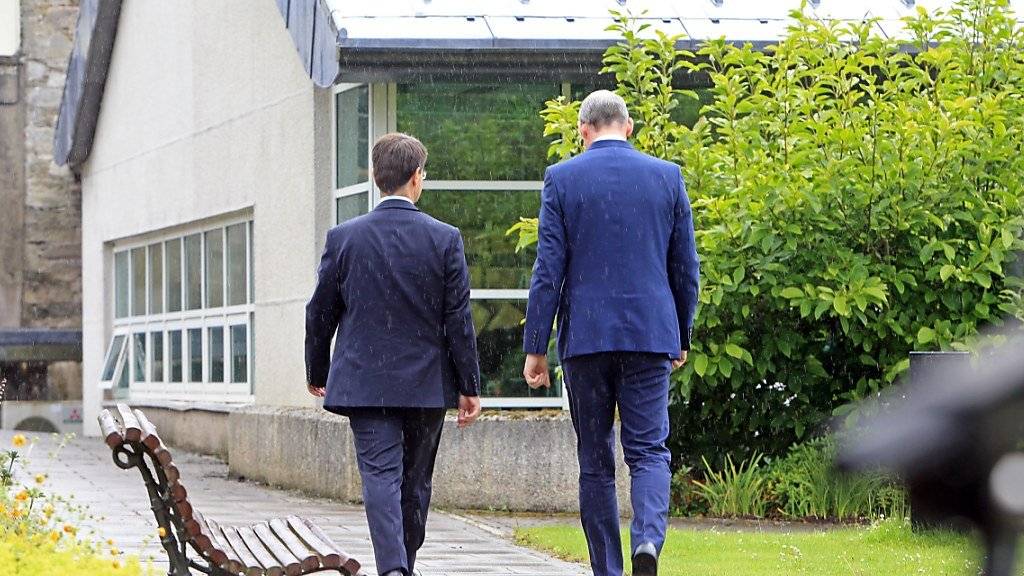 Ringen weiter um die Regierungsbildung: Der britische Nordirland-Minister James Brokenshire (links) und der irische Aussenminister Simon Coveney (rechts).
