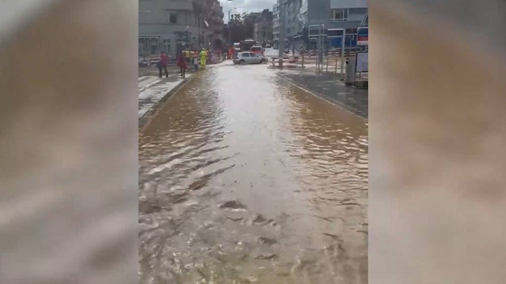 Bauarbeiten verursachen Wasserrohrbruch – Lindenplatz geflutet