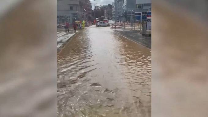 Bauarbeiten verursachen Wasserrohrbruch – Lindenplatz geflutet