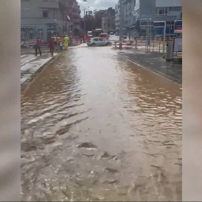 Bauarbeiten verursachen Wasserrohrbruch – Lindenplatz geflutet