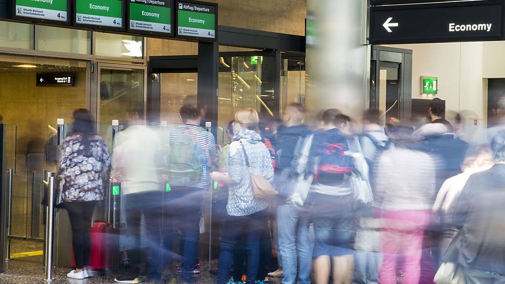 Nicht nur die offiziellen Werte zur Inflation sind zurückgegangen, sondern auch die laut einer Studie gemessenen Werte zur «gefühlten Inflation» im Bereich der Altagsgüter. So sanken etwa die Preise für Pauschalreisen.(Symbilbild)