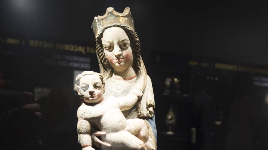 Knabe von christlicher Glaubensgruppe muss in den Schwimmunterricht