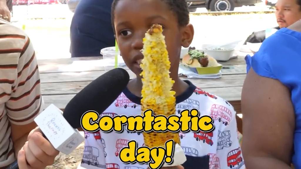Dieser Junge liebt Mais – und geht viral