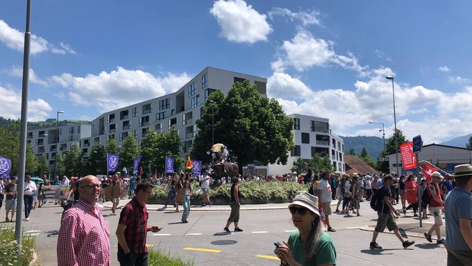 Massnahmengegner demonstrieren in Zug